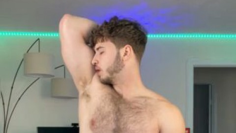 Josh flexes sniffs pits then wanks and cums [joshbigosh]