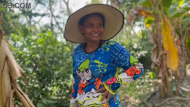 ENCUENTRO A CAMPESINA NOBLE Y LA PONGO A MAMAR A CAMBIO DE UN TELEFONO