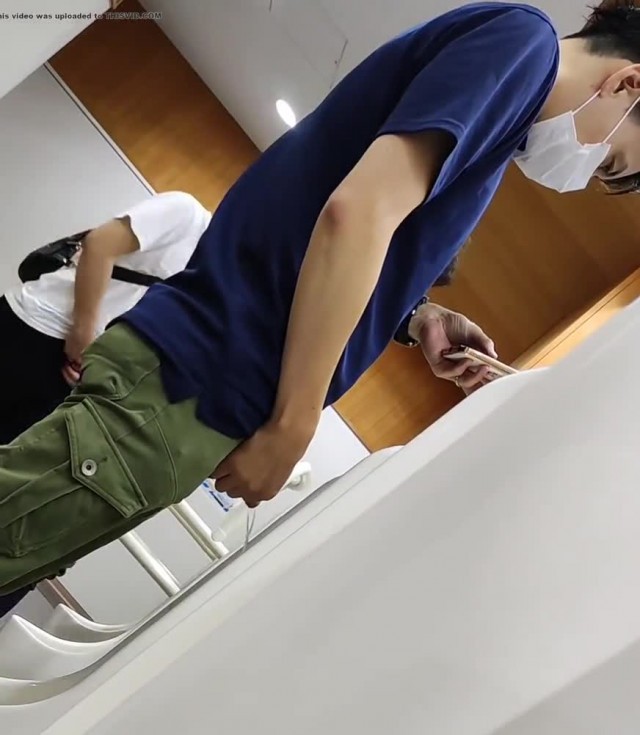 Japanese males pissing ズル剥け 包茎 いろいろ -