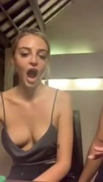 2 Girls Downblouse Periscope porn