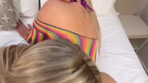 Blonde Fesser 1
